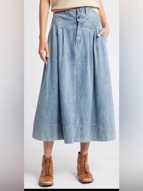 The Great The Field Denim Skirt in Misty Wash Size 1